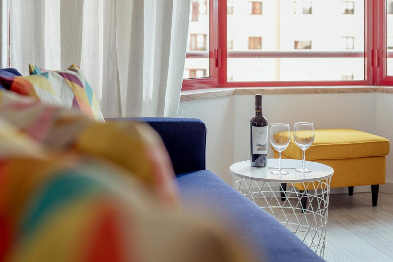 Elegant 3 Bedroom Apt - City Centre - Garage - Metro Лиссабон Экстерьер фото
