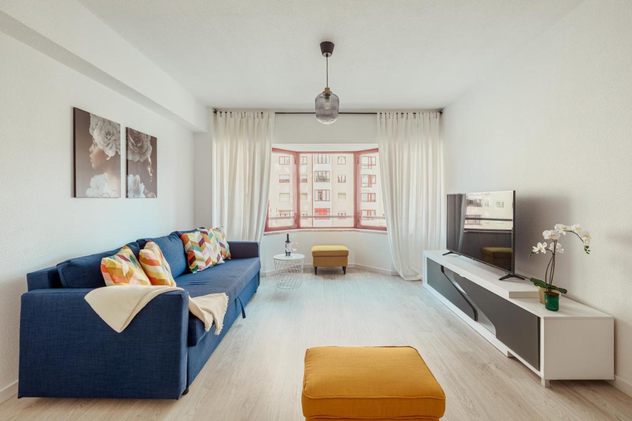 Elegant 3 Bedroom Apt - City Centre - Garage - Metro Лиссабон Экстерьер фото