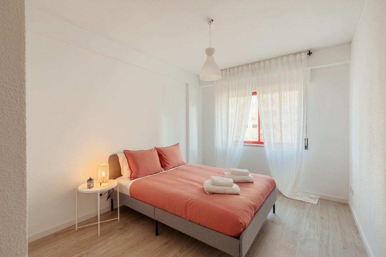 Elegant 3 Bedroom Apt - City Centre - Garage - Metro Лиссабон Экстерьер фото