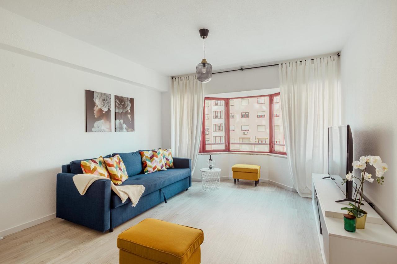 Elegant 3 Bedroom Apt - City Centre - Garage - Metro Лиссабон Экстерьер фото