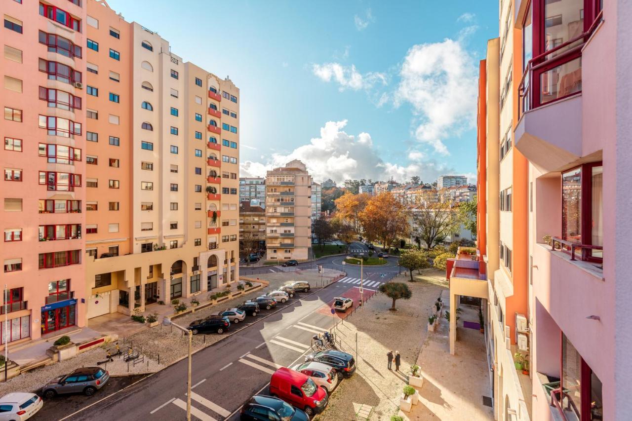 Elegant 3 Bedroom Apt - City Centre - Garage - Metro Лиссабон Экстерьер фото