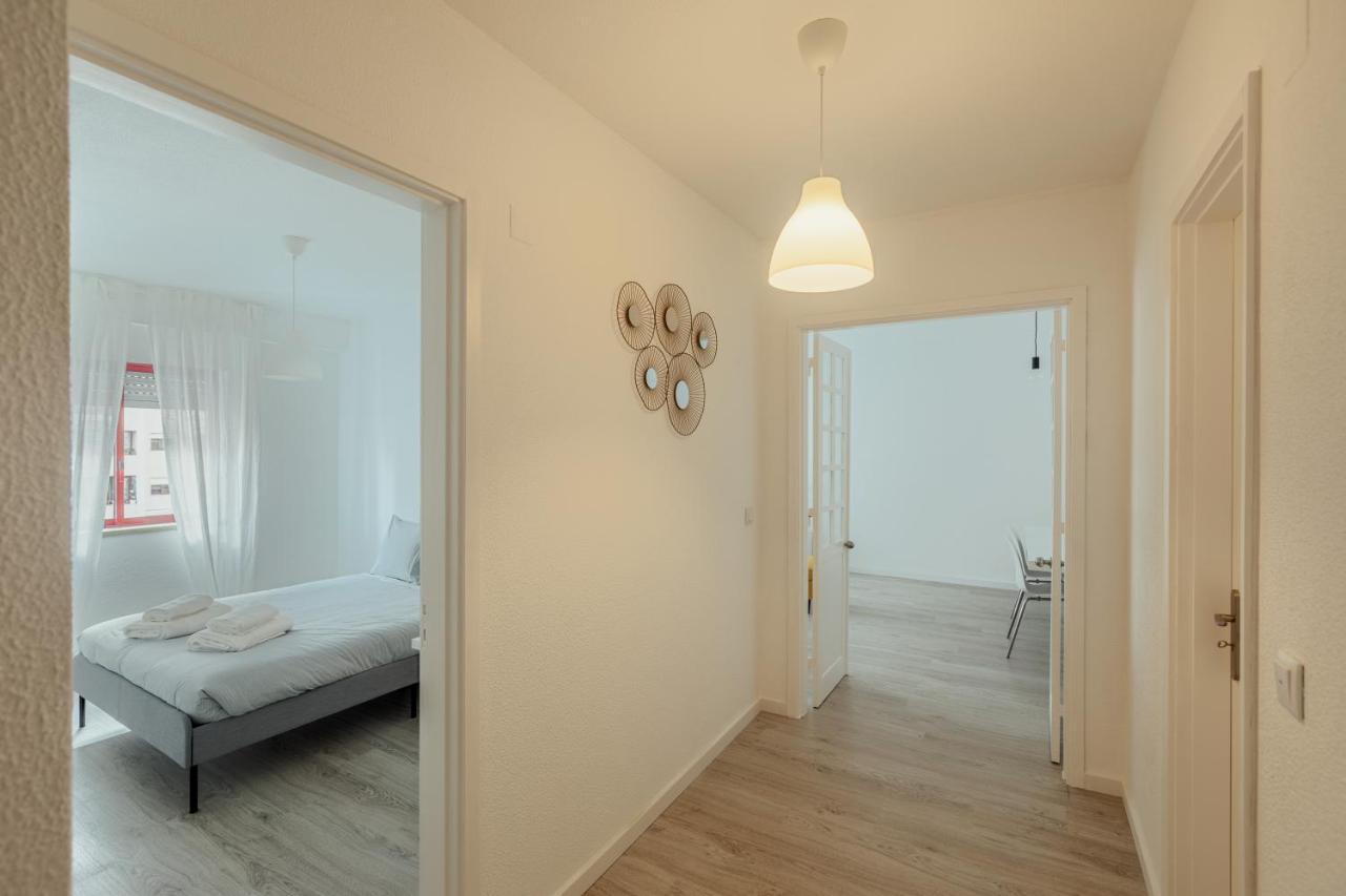Elegant 3 Bedroom Apt - City Centre - Garage - Metro Лиссабон Экстерьер фото