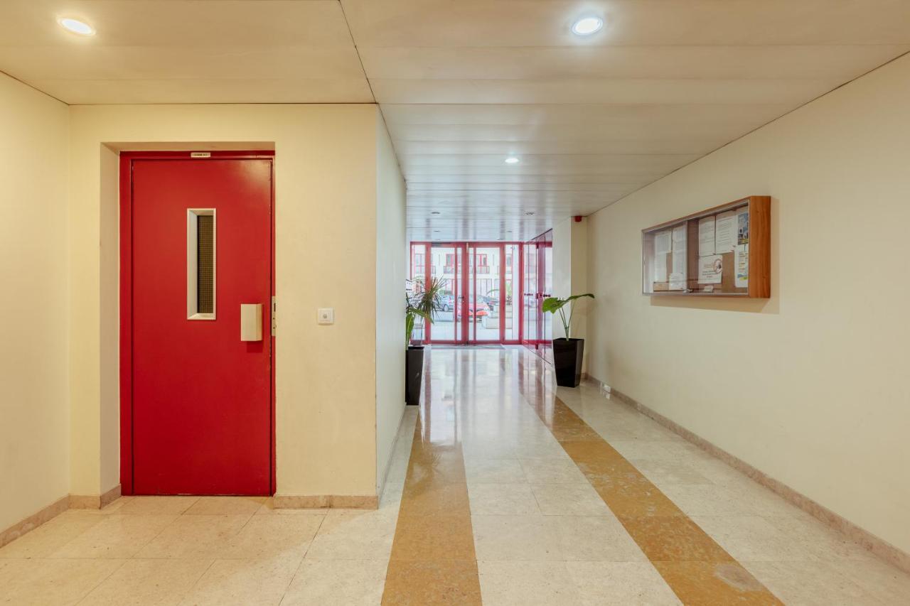Elegant 3 Bedroom Apt - City Centre - Garage - Metro Лиссабон Экстерьер фото