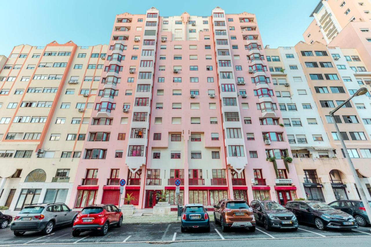 Elegant 3 Bedroom Apt - City Centre - Garage - Metro Лиссабон Экстерьер фото